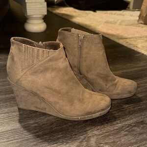 Women's Tan Wedge Ankle Boots